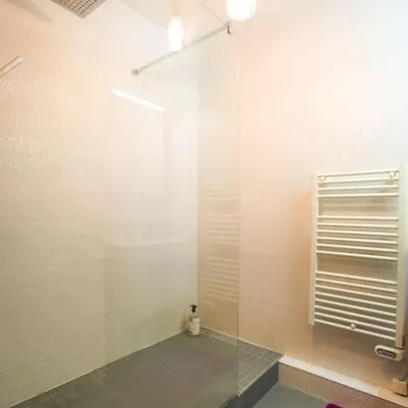 Апартаменты Charming Studio With Terrace Париж