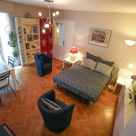 Charming Studio With Terrace Апартаменты *